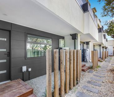 Stunning As-New Townhouse Close to Sand & Sea - Photo 5