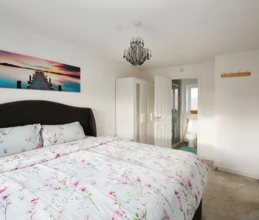 3 bedroom detached house to rent - Photo 3