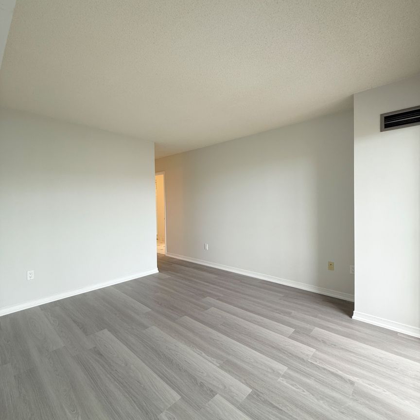 For Lease - 309 Major Mackenzie Drive Unit# 807, Richmond Hill, Ontario - Photo 1