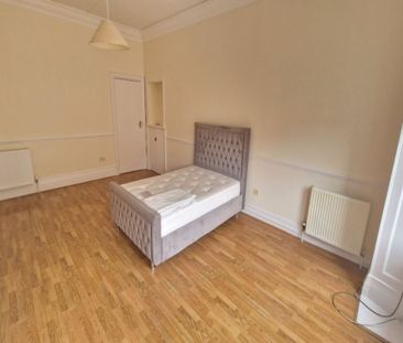 Novar Drive , 2/L Glasgow, G12 9UB - Photo 4