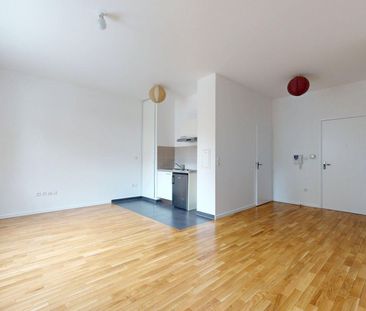 Location Appartement 1 pièce 35m² - Photo 2