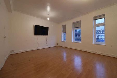 Hale Lane, Edgware, Middlesex, HA8 - Photo 2