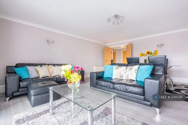 2 bedroom flat to rent - Photo 1