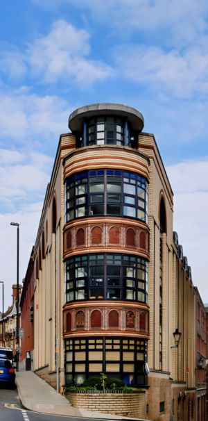 Classic 3 Bed Apartment - Photo 1