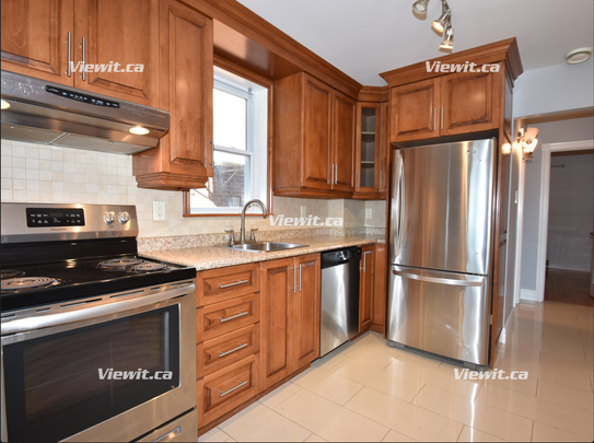 33 Montcalm Ave, Toronto, ON - Photo 1