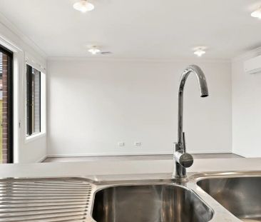 NEW BUILD HOME FOR RENT IN LARA - Photo 6