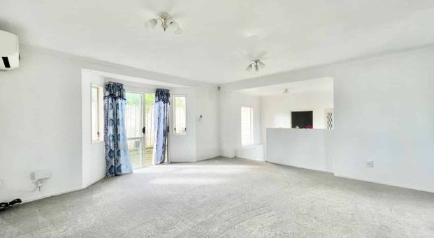 Mt Roskill 3 bedroom brick 3 bedroom house - Photo 1