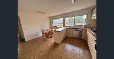 Spacious Two-Bedroom Home in Sought-After East Doncaster Secondary College Zone - Photo 5