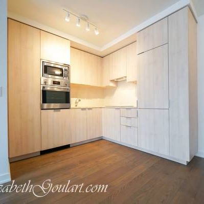 11 WELLESLEY STREET CONDOS - 2 BEDROOM+DEN W/HUGE TERRACE & PARKING - Photo 1