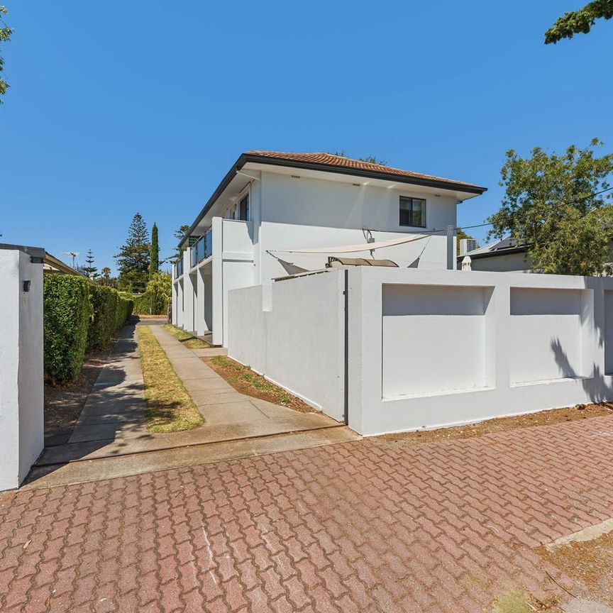 Find ease: where low-maintenance living meets beachside convenience - Photo 1