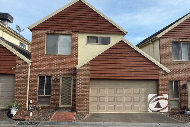 FRESHLY PAINTED THROUGHOUT UNIT IN GREAT LOCATION! - Photo 1