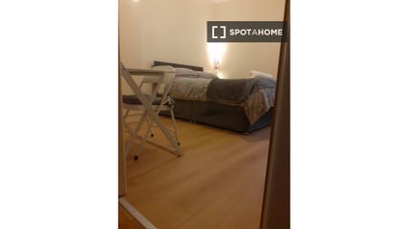 Room in a 2-Bedroom Apartment for rent in Rialto, Dublin - Photo 5