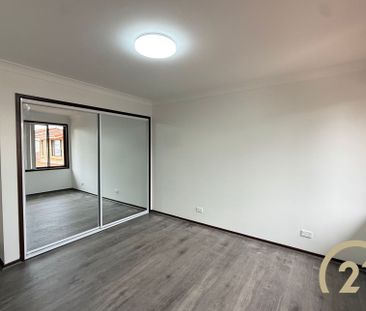 Revovated 2 Bedroom Townhouse! - Photo 6