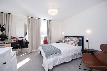 3 bedroom flat to rent - Photo 5