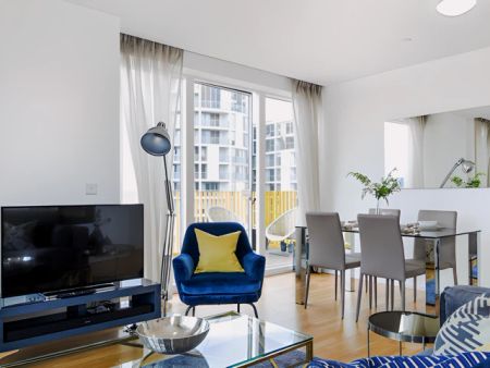 One Bedroom Apartment - Balcony - Photo 3