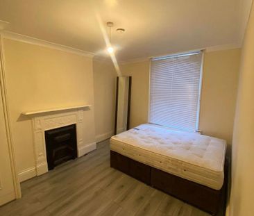 3 bedroom apartment to rent - Photo 2