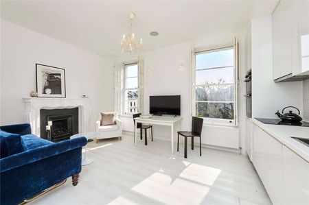 SHORT LET - One bedroom apartment set only 100 meters from Little Venice Canal in a period white stucco building - Photo 2