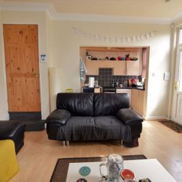 4 bedroom House in Lumley Place, Burley - Photo 1