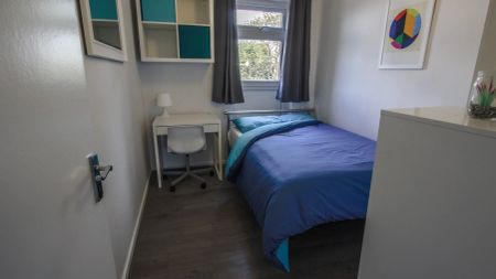 Sovereign House – Room 4 - Photo 2