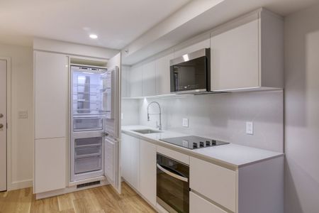 3460 Peel Street - Photo 3