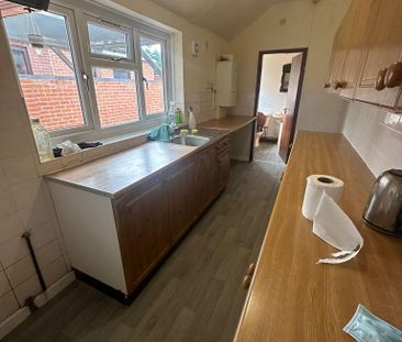 2 bedroom semi-detached house to rent - Photo 2