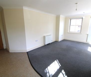 Inglis Road, Colchester - Photo 1