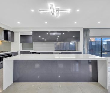 LUXURY FAMILY LIVING | CARLISLE Built 50 sqrs | 4 BEDROOMS + 4 ENSU... - Photo 1