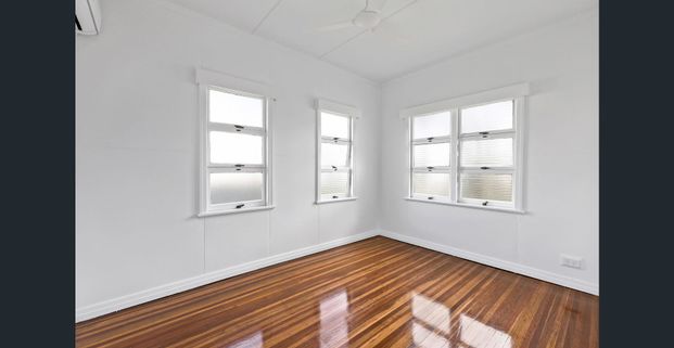 Renovated high set home close to city centre - Photo 1