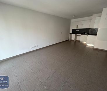 Location Appartement 2 pièces 45m² PORT DE BOUC 13110 - Photo 2