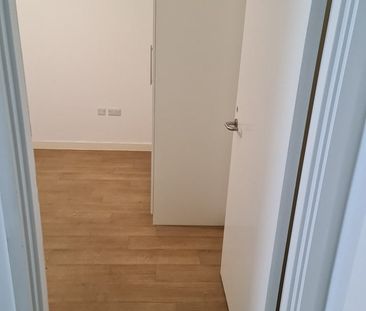 Room in a Shared Flat, Lascelles House, SW8 - Photo 1