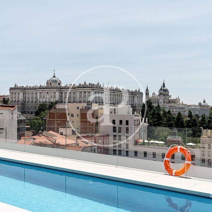 2 bedroom luxury penthouse for rent in Madrid, Spain - Photo 1
