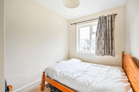 4 bedroom semi-detached house to rent - Photo 5