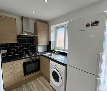 Two bedroom ground floor flat close to chadwel heath- 1800 pcm - Photo 1