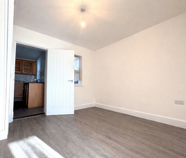 2 bedroom end of terrace house to rent - Photo 1