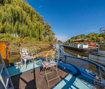 2 bedroom houseboat to rent - Photo 1