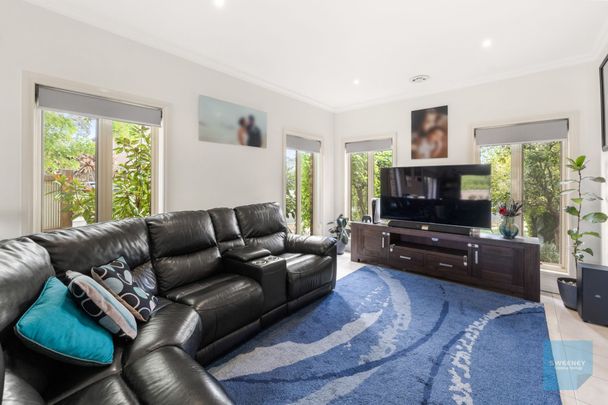 Stunning Family Home in Caroline Springs! - Photo 1