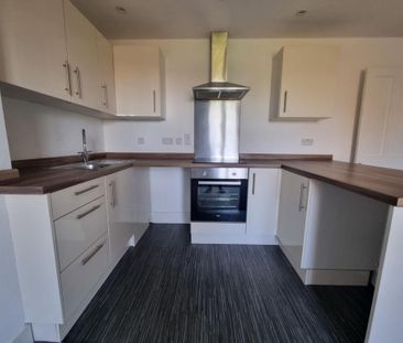 2 bedroom flat to rent - Photo 2