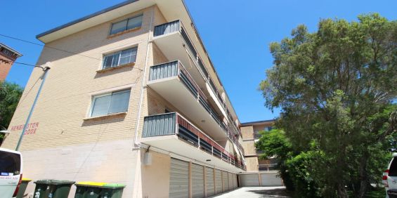 TWO BEDROOM UNIT IN THE HEART OF TOOWONG - Photo 3