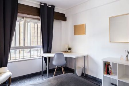 Carrer de Jaume Roig, Valencia, Valencian Community 46010 - Photo 5