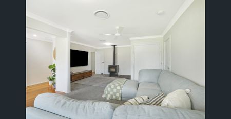 Lovingly renovated family home - Photo 3