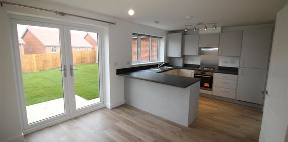 3 bedroom semi-detached house to rent - Photo 2