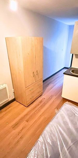 Studio Flat, Castillon Road, SE6 - Photo 1