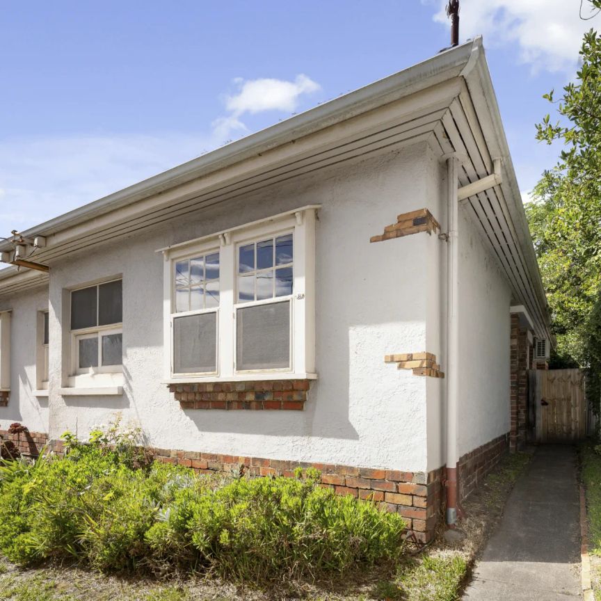 Period Home with rear courtyard! - Photo 1