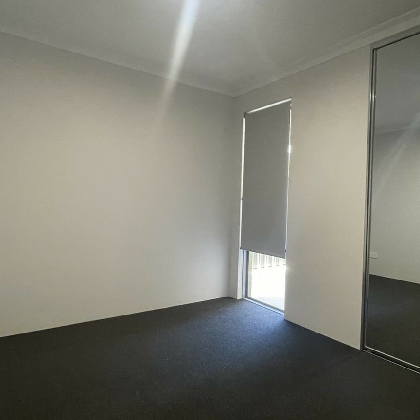 Two Bedroom Dual Living Property! - Photo 1