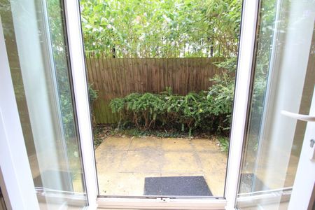 2 bed Ground Floor Flat for Rent - Photo 5