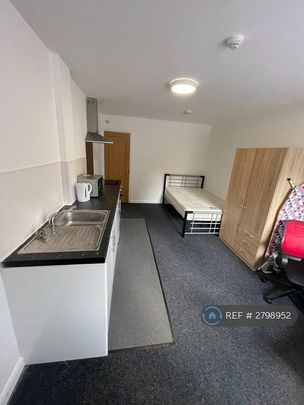 Studio to rent - Photo 1