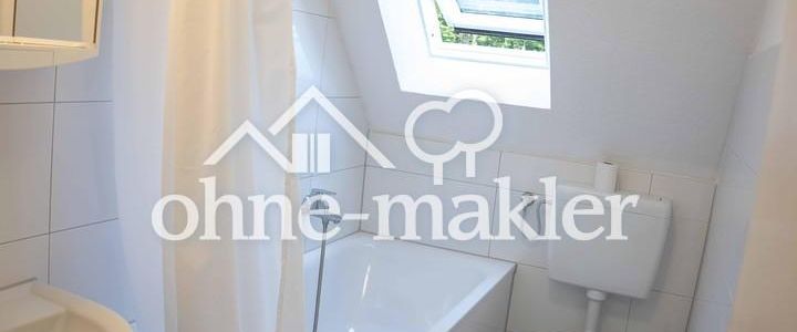 Teilmöbliert & modernisiert: 2 Zimmer im DG mit neuem Bad – ab 15.01.2026 - Photo 1