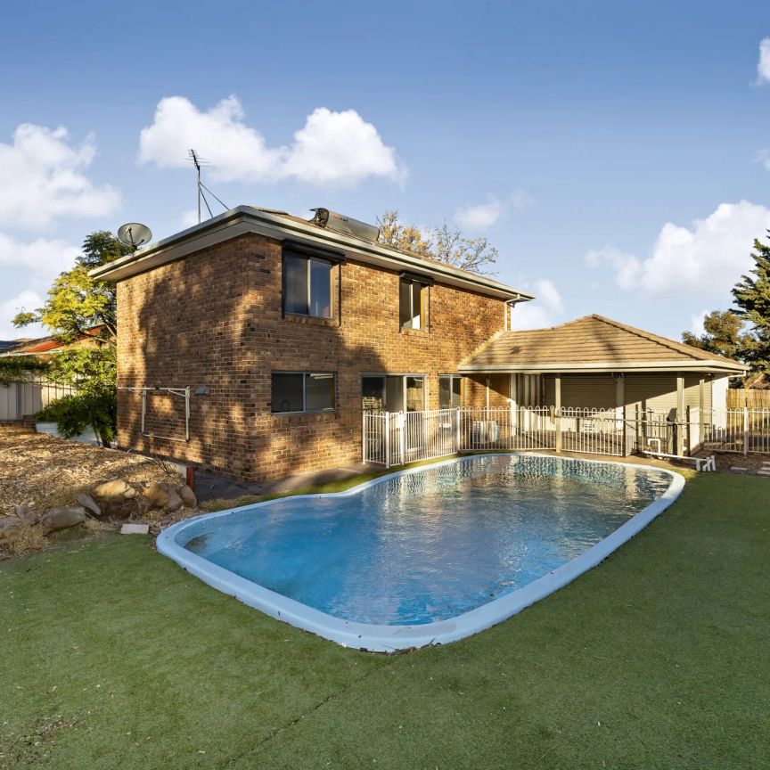 Three Bedroom Family Home with Pool - Photo 1