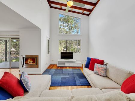 MODERN COASTAL LIVING JUST METRES FROM THE BEACH - Photo 3