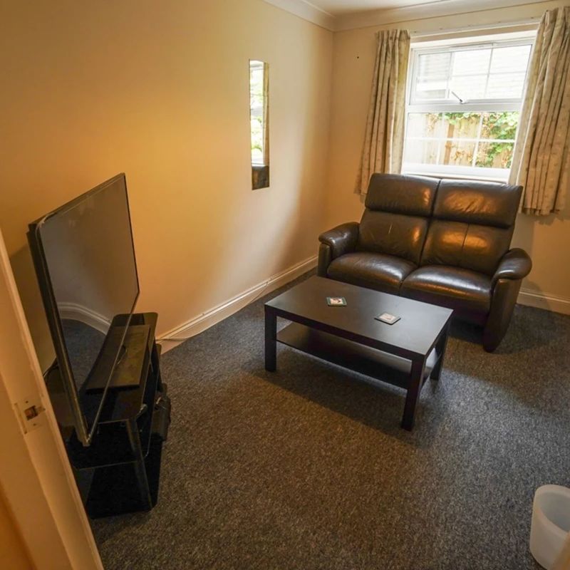 To Rent Queens Road, Westbourne, Bournemouth, BH2 £1,330 pcm Tenancy Info - Photo 1
